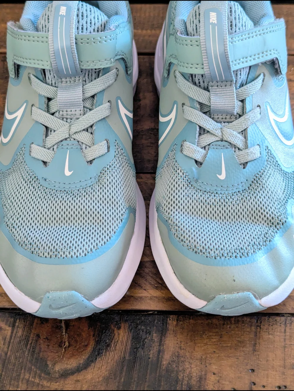 Nike Cosmic Runner Cannon Denim Turquoise White Sail Kids Unisex Size 13C Swoosh